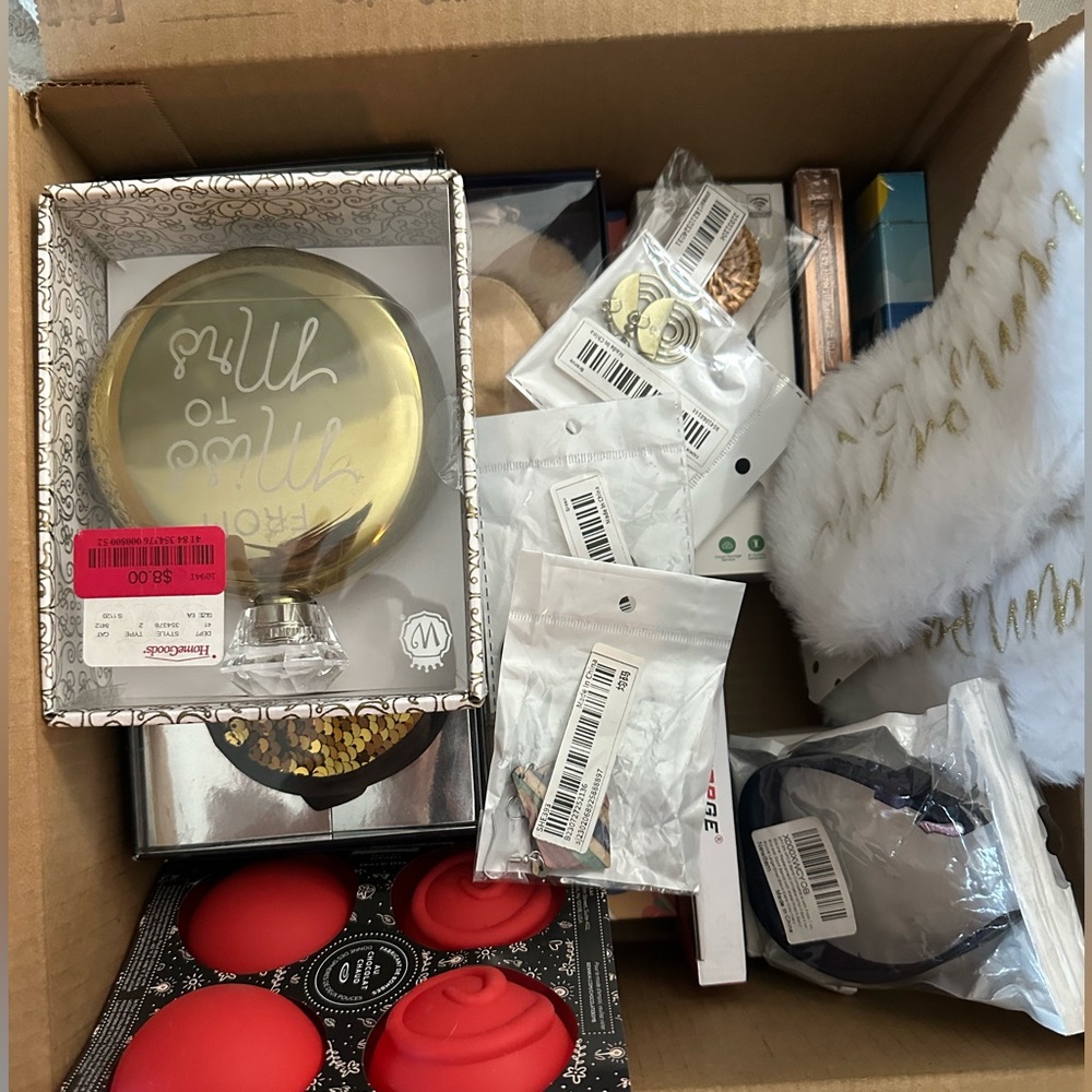 BOX lot new items / earrings, doorbell, paint kit, eye masks & more